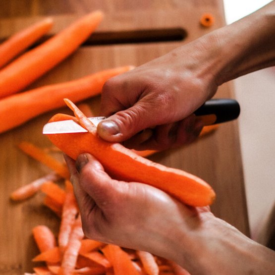 FISKARS-NÓŻ DO SKROBANIA - obrazek 3